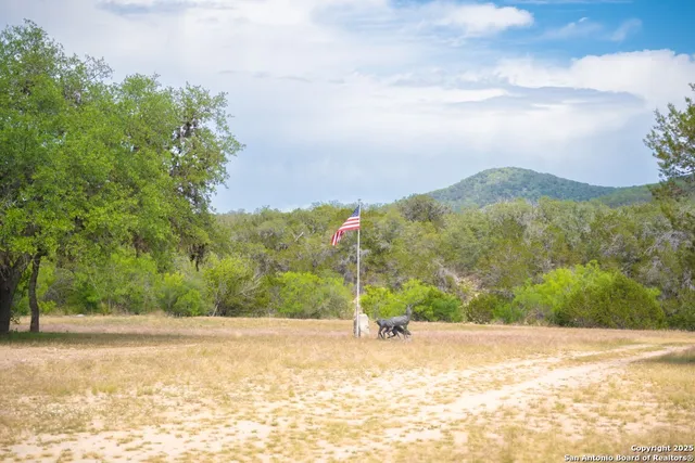 $995,000 | 950 River Road, Utopia, TX 78884