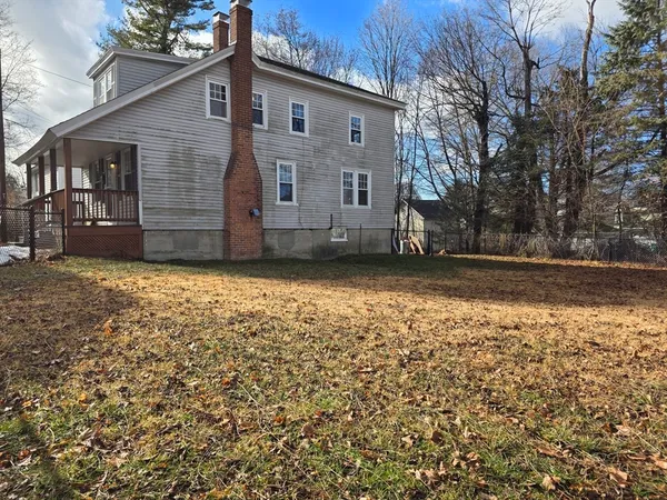 a view of a house with a yard