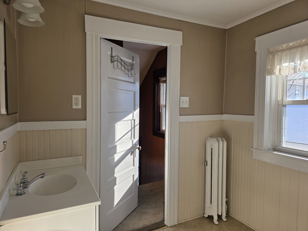 324 1/2 Chestnut Street Clinton, MA 01510 - Photo 23 of 27