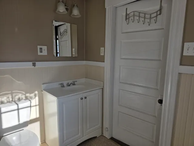 $355,000 | 324 1/2 Chestnut Street, Clinton, MA 01510