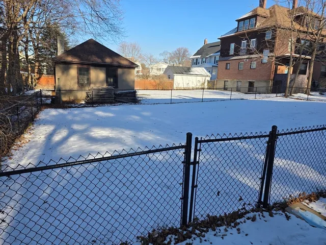 $355,000 | 324 1/2 Chestnut Street, Clinton, MA 01510