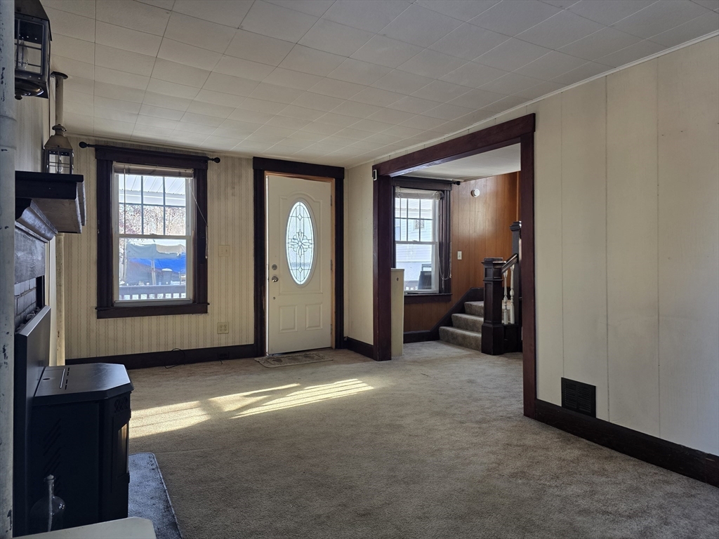 324 1/2 Chestnut Street Clinton, MA 01510 - Photo 8 of 27