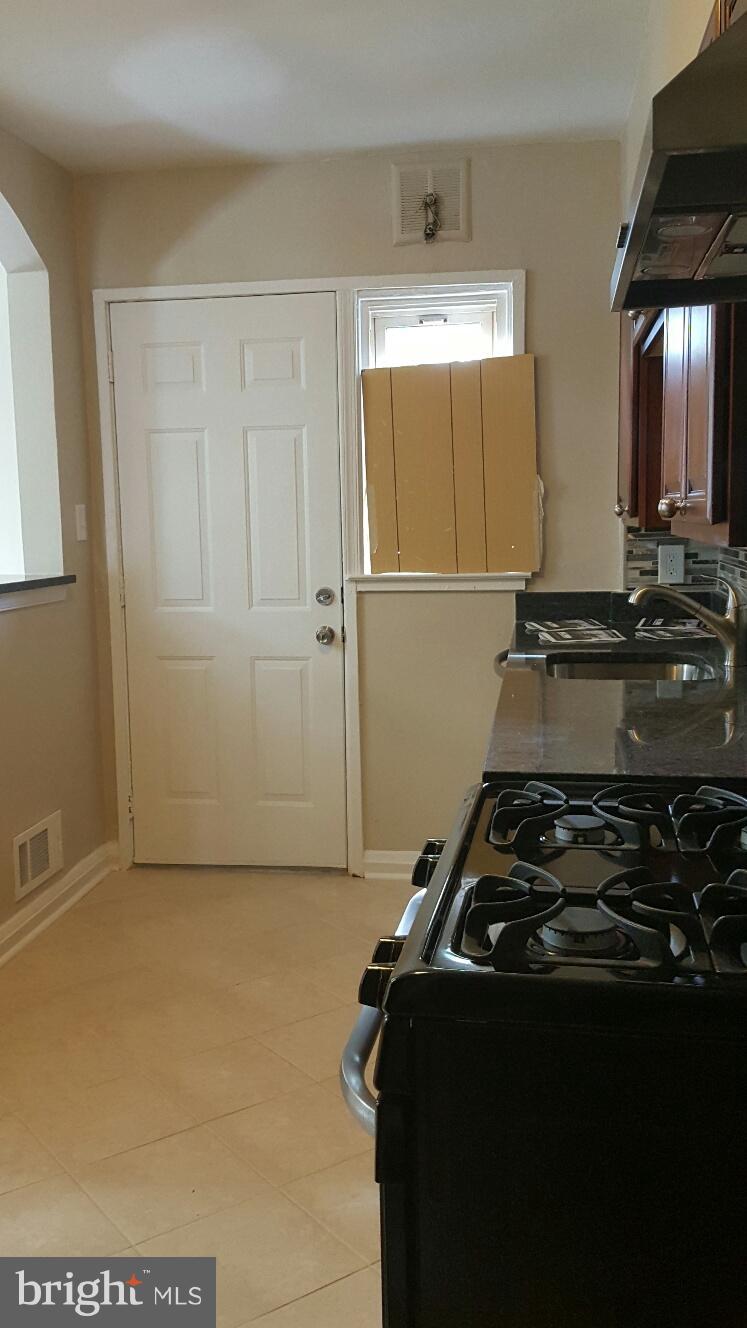650 Brisbane Road Baltimore, MD 21229 - Photo 13 of 29 Kitchen