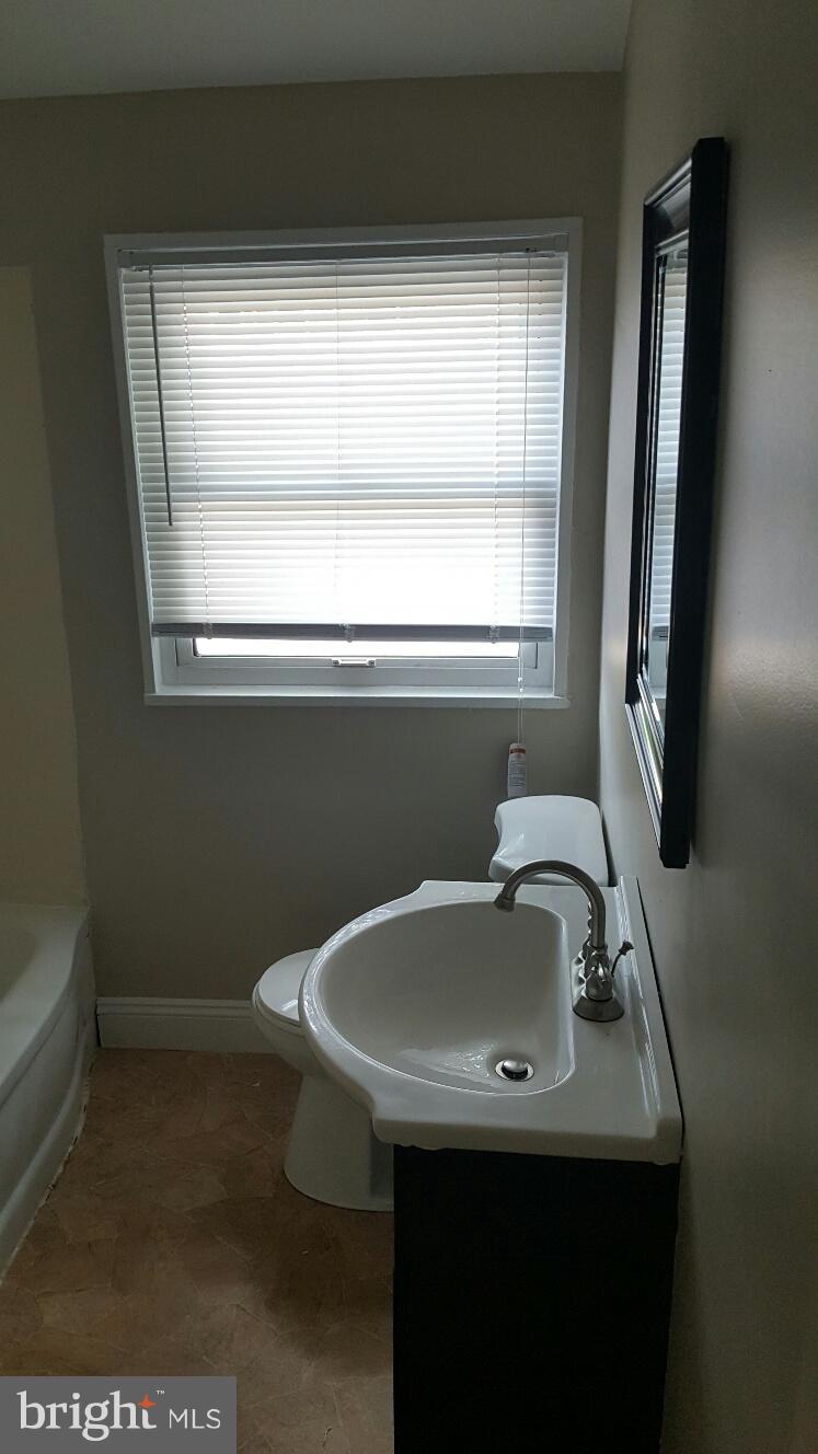 650 Brisbane Road Baltimore, MD 21229 - Photo 15 of 29 Bath