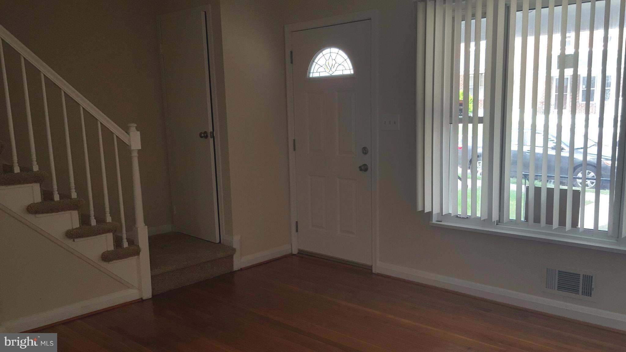 650 Brisbane Road Baltimore, MD 21229 - Photo 3 of 29 Living Room