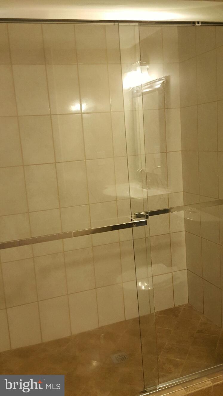 650 Brisbane Road Baltimore, MD 21229 - Photo 22 of 29 Bath