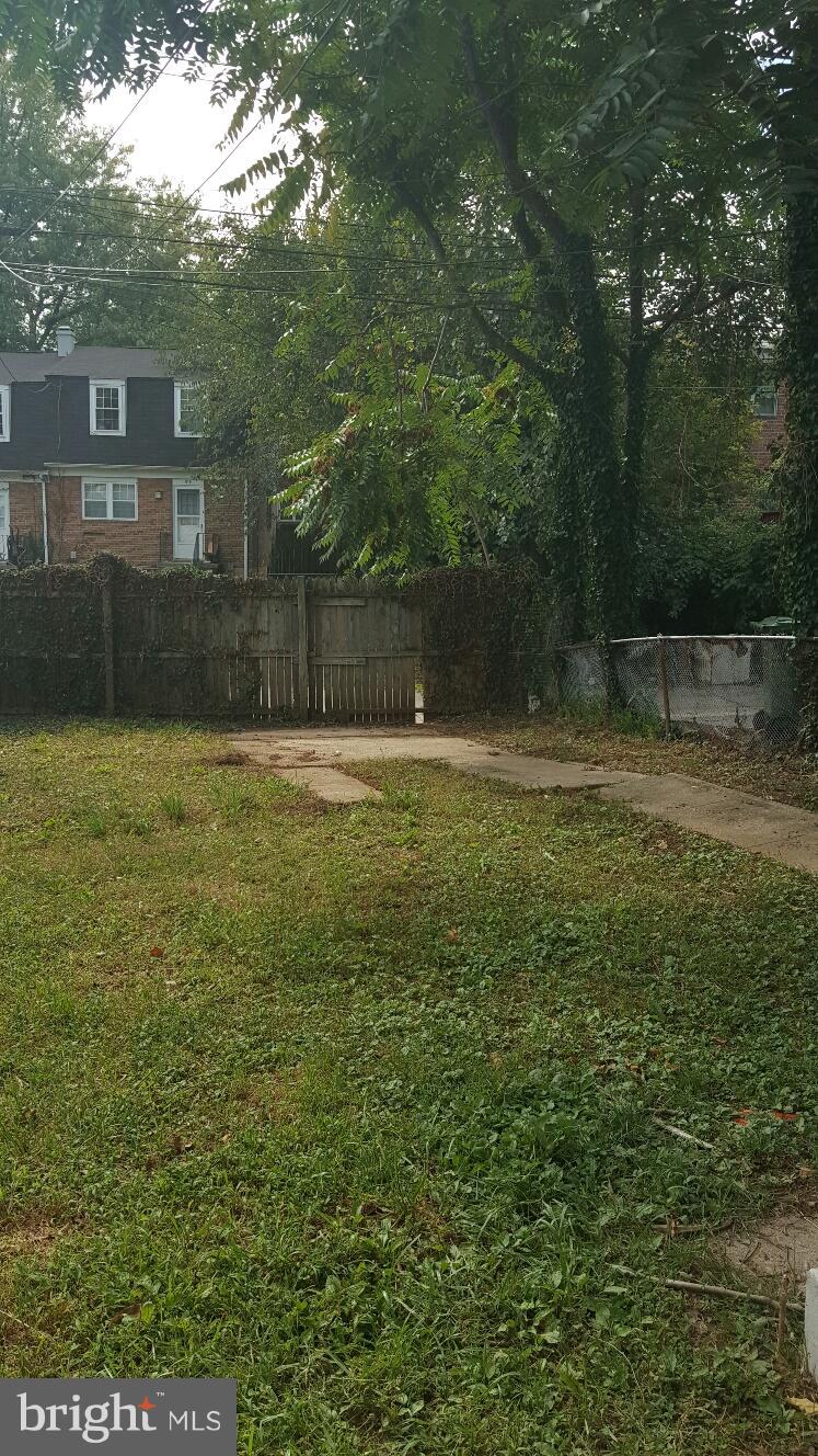 650 Brisbane Road Baltimore, MD 21229 - Photo 26 of 29 Exterior (Rear)