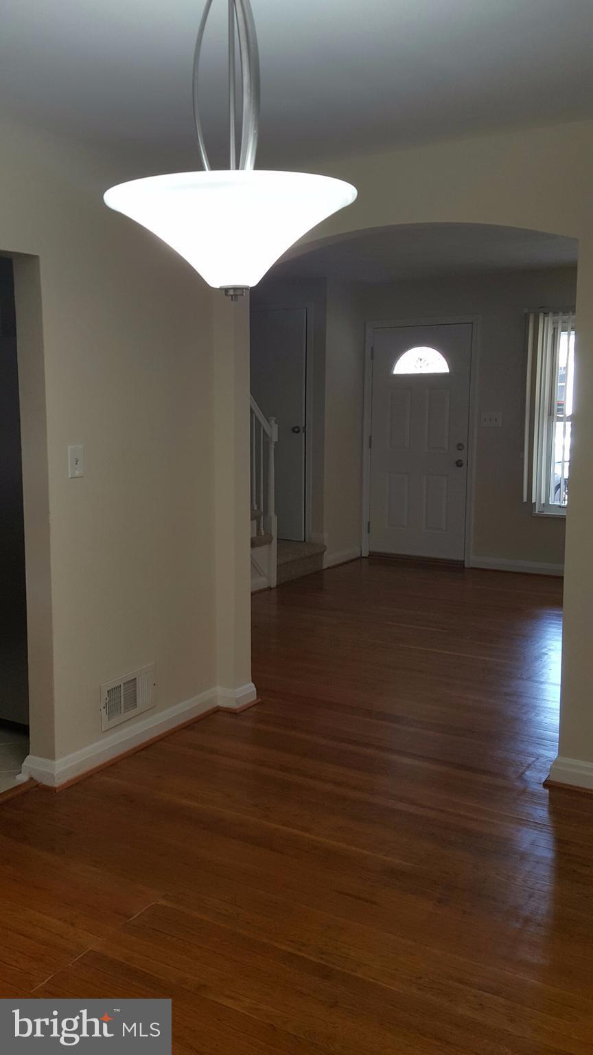 650 Brisbane Road Baltimore, MD 21229 - Photo 5 of 29 Dining Room