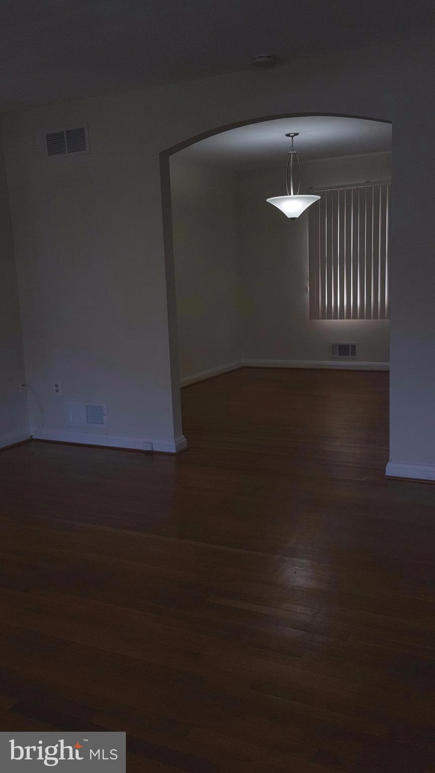 650 Brisbane Road Baltimore, MD 21229 - Photo 9 of 29 Living Room