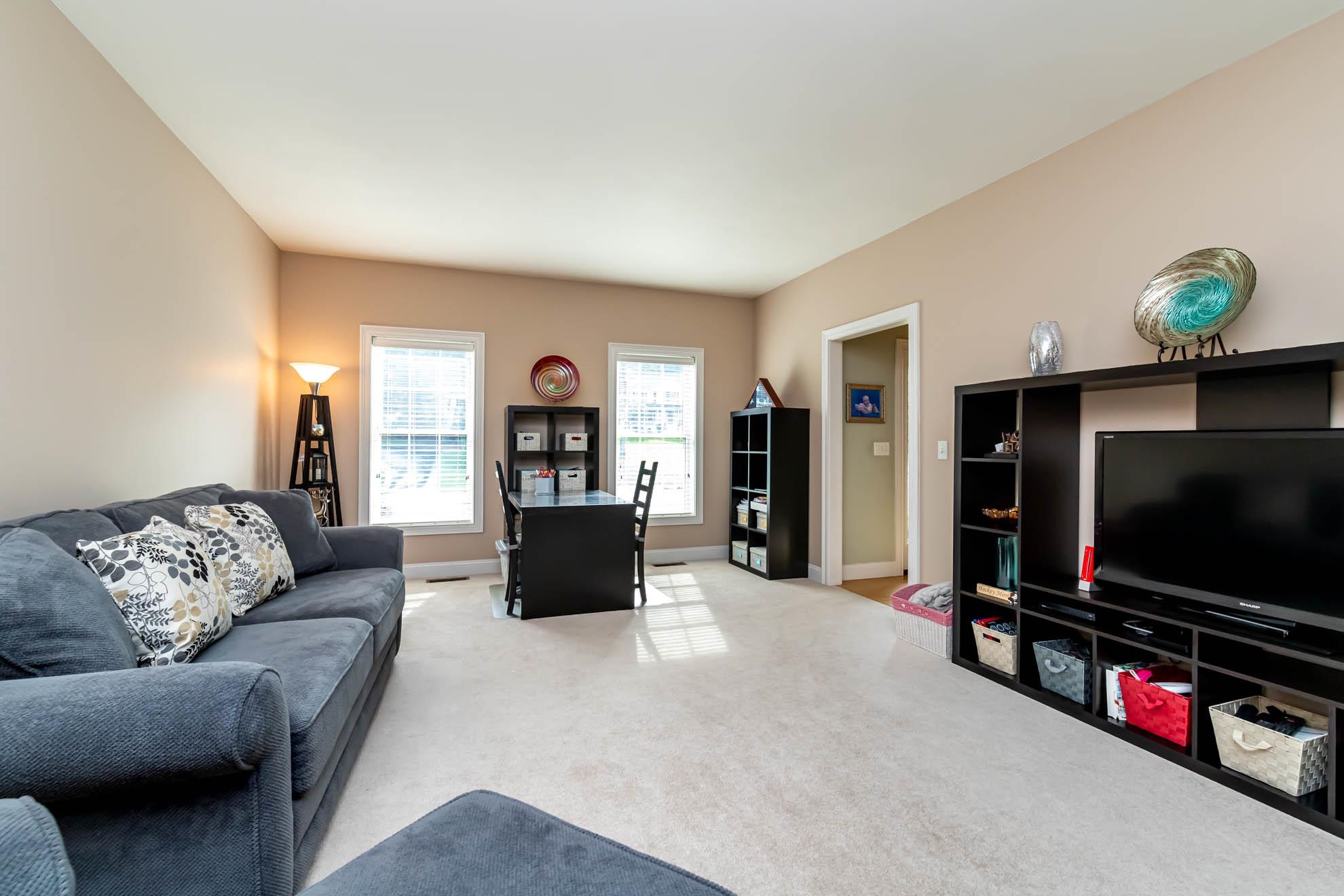 7 Merrill Road Merrimack, NH 03054 - Photo 3 of 40 Gallery Image 3