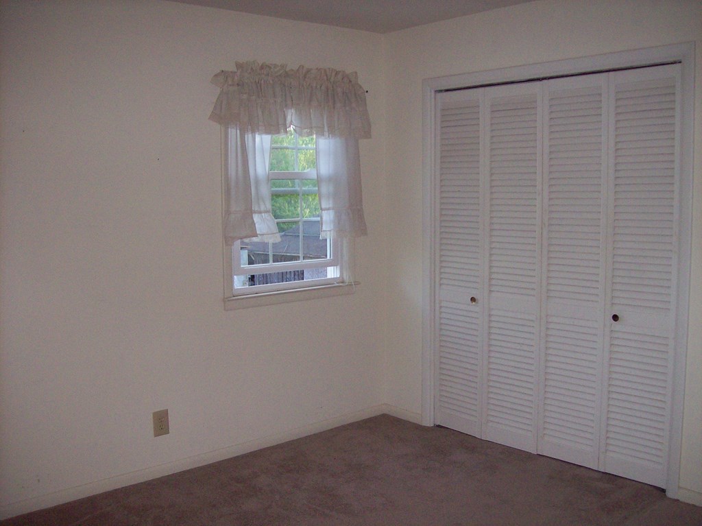 236 Chambers Road Macon, GA 31217 - Photo 14 of 29 an empty room with a window