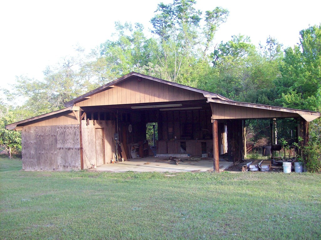 236 Chambers Road Macon, GA 31217 - Photo 22 of 29 a view of a house with backyard and porch