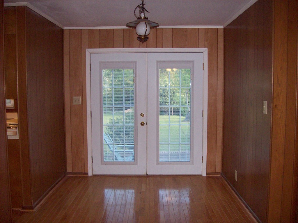 236 Chambers Road Macon, GA 31217 - Photo 6 of 29 a view of a room that has wooden floor and front door