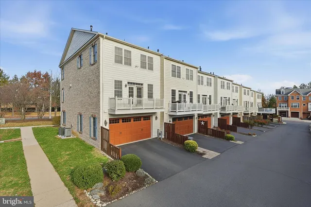 $790,000 | 411 Spring Street, Herndon, VA 20170