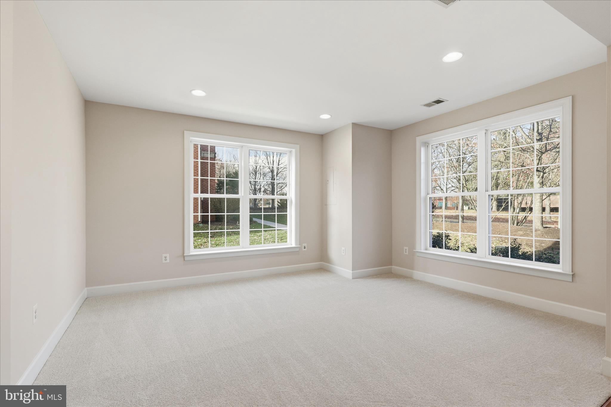 411 Spring Street Herndon, VA 20170 - Photo 6 of 46