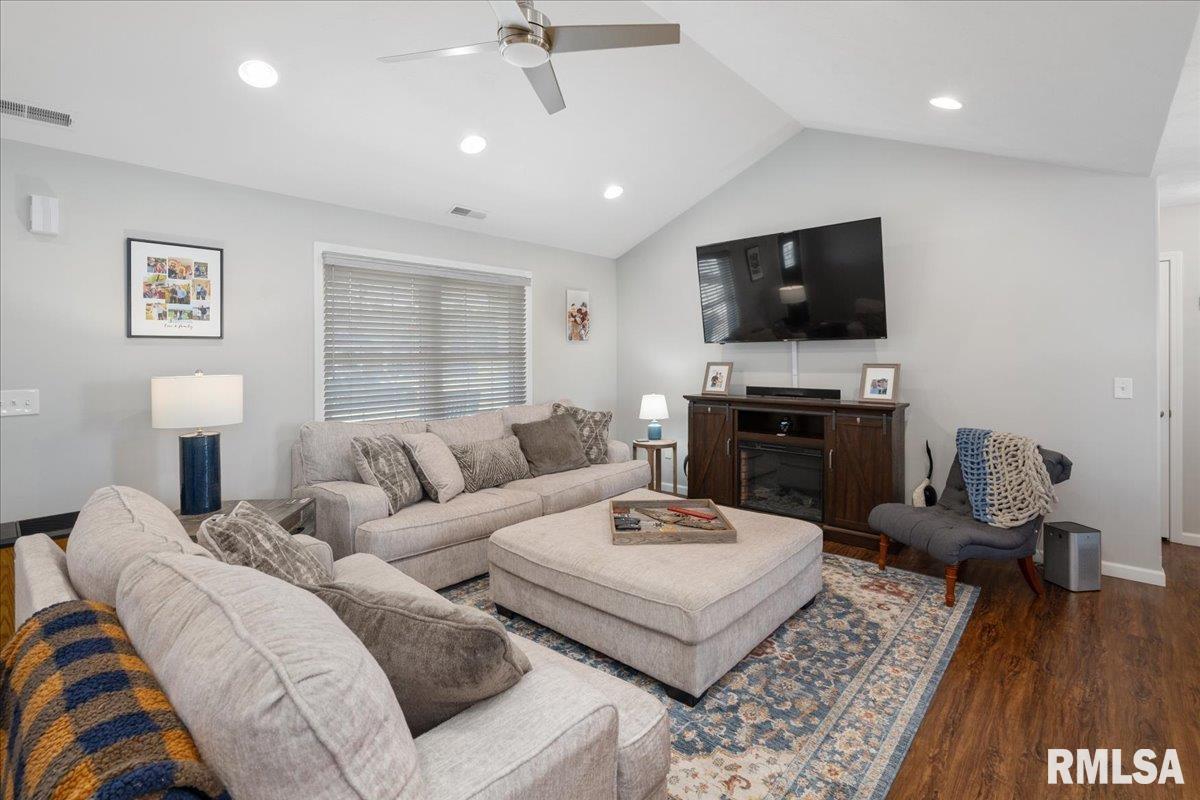 15702 Jadin Road Marion, IL 62959 - Photo 8 of 30