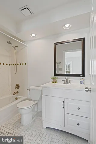 $550,000 | 44025 Aberdeen Terrace, Ashburn, VA 20147