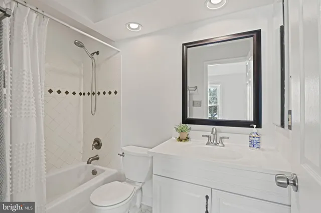 $550,000 | 44025 Aberdeen Terrace, Ashburn, VA 20147