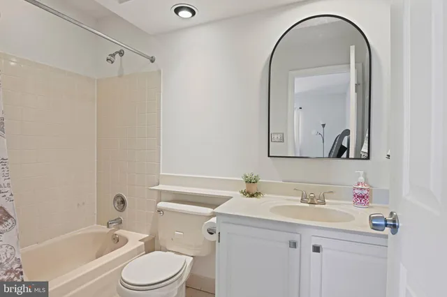 $550,000 | 44025 Aberdeen Terrace, Ashburn, VA 20147