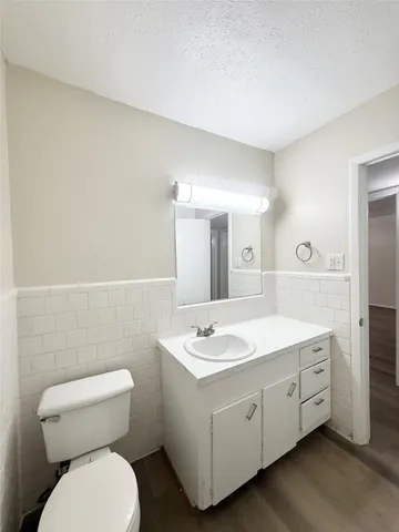 $895 | 500 Willow Drive, Unit B4, Lake Jackson, TX 77566