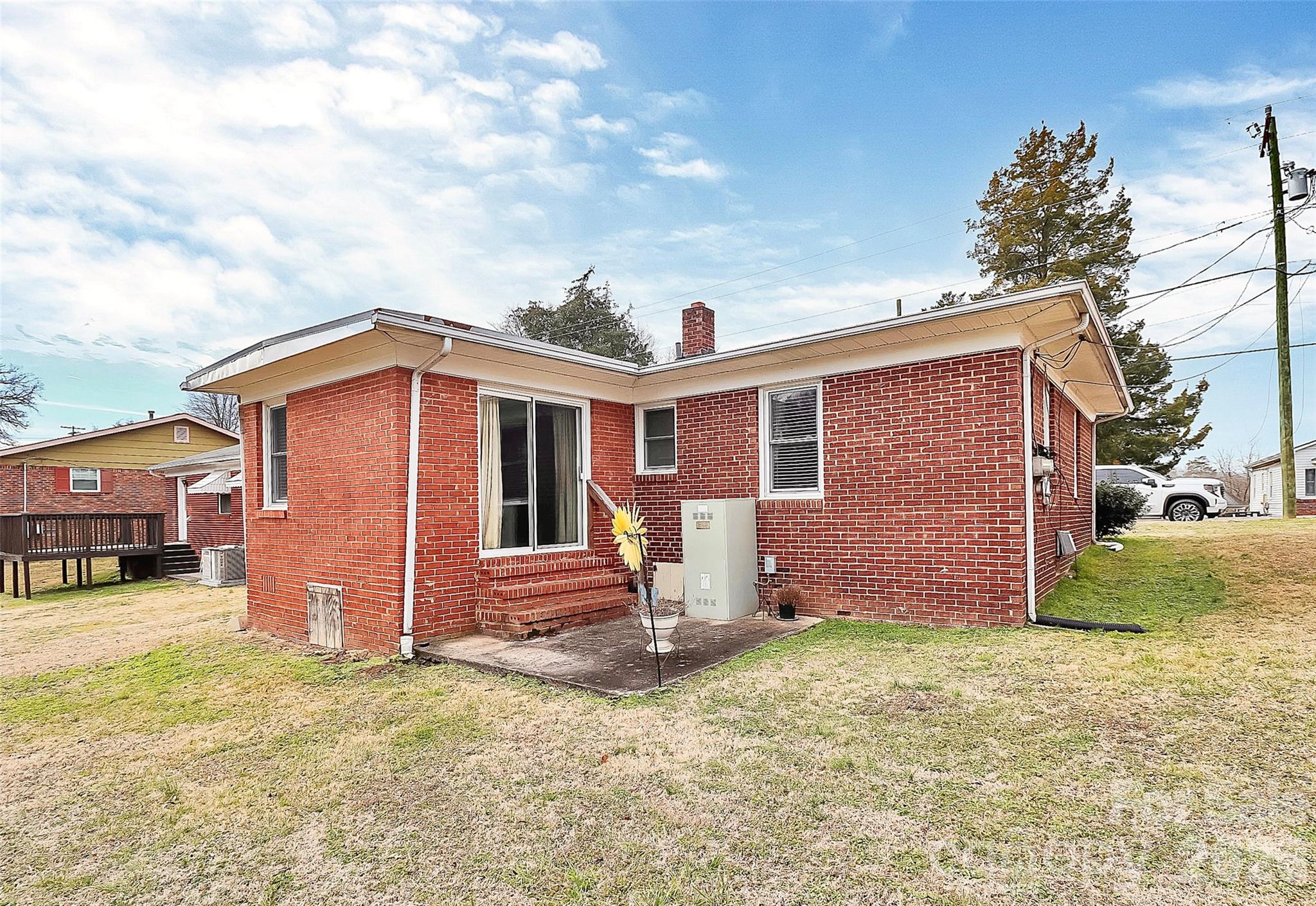 326 North Alexander Street Mount Holly, NC 28120 - Photo 11 of 11 a front view of a house with garden