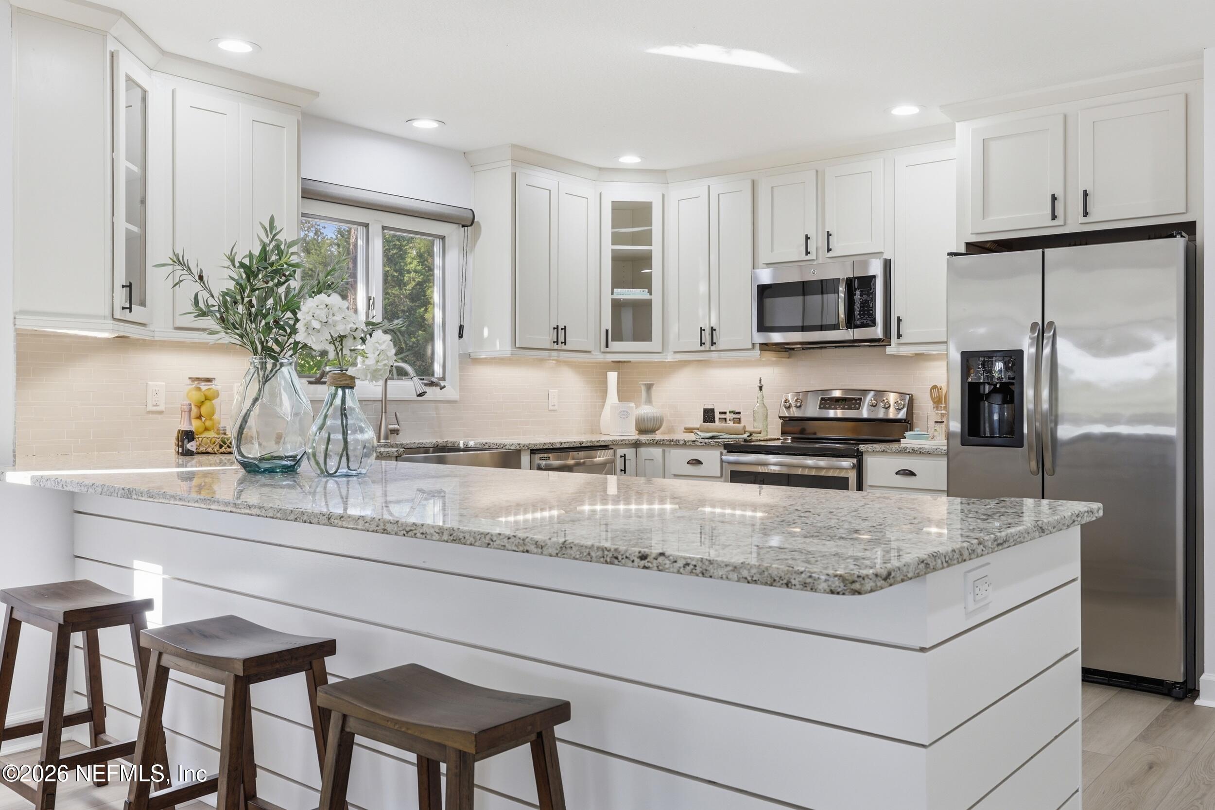 35 Fishermans Cove Road Ponte Vedra Beach, FL 32082 - Photo 2 of 79 Light and bright kitchen