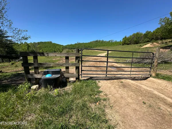 $349,000 | 933 Frog Level Road, Harrogate, TN 37752