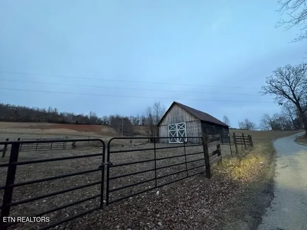 $349,000 | 933 Frog Level Road, Harrogate, TN 37752