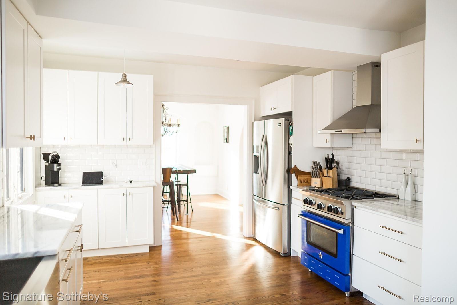 2747 Manchester Road Birmingham, MI 48009 - Photo 10 of 36 9.jpg
