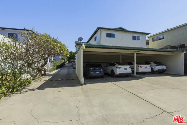 $2,895 | 2701 Kansas Avenue, Unit 10, Santa Monica, CA 90404