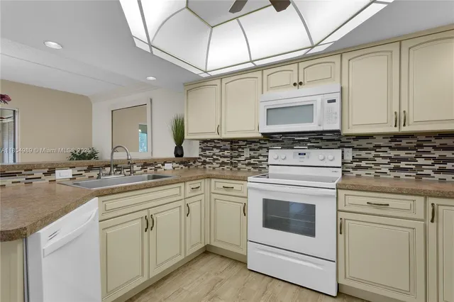 $269,900 | 1409 Southeast 46th Lane, Unit 105, Cape Coral, FL 33904