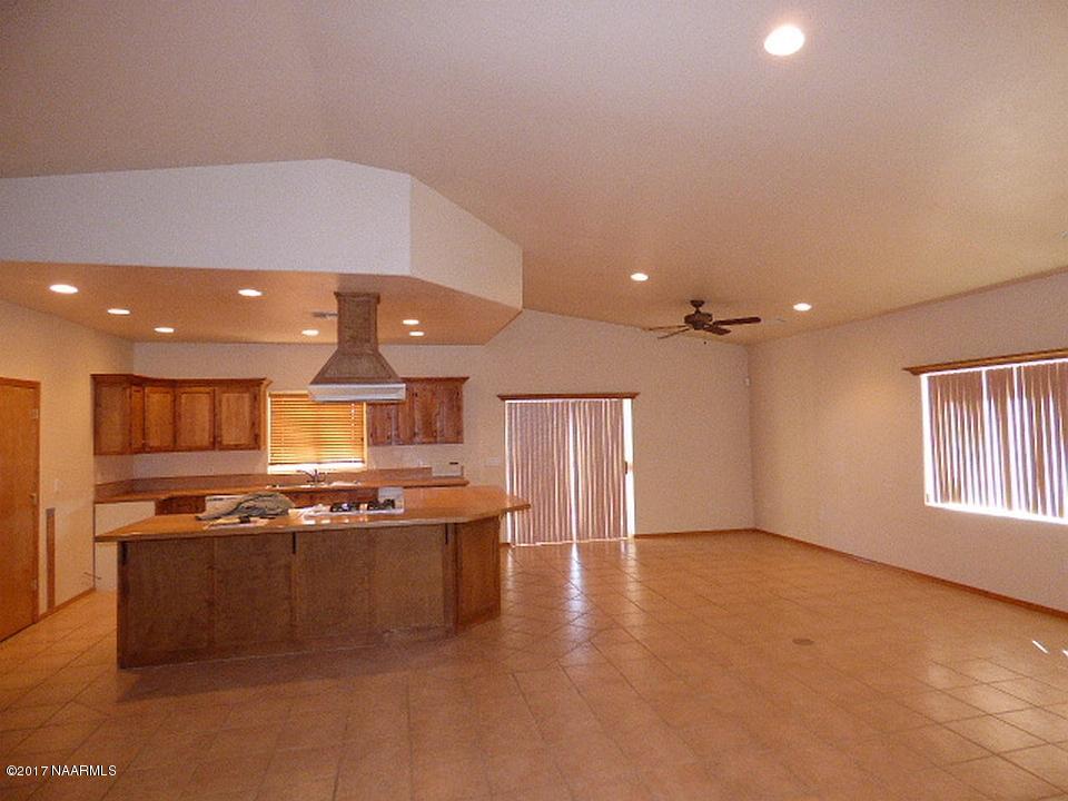 567 Mustang Road Page, AZ 86040 - Photo 4 of 20 03_Great Room Kit Din