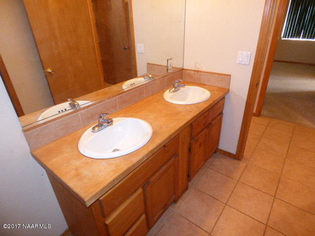 567 Mustang Road Page, AZ 86040 - Photo 8 of 20 07_Hall Bath