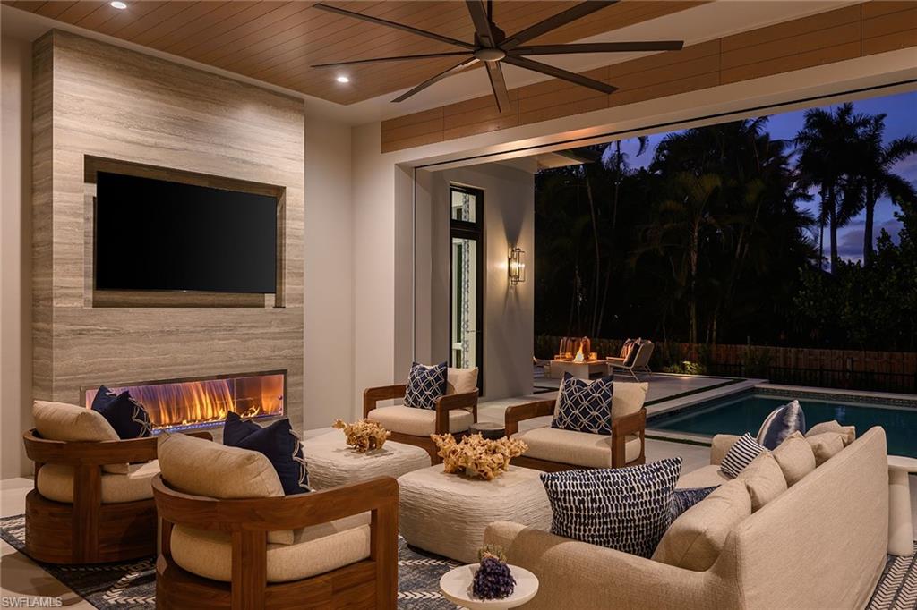 405 Putter Point Drive Naples, FL 34103 - Photo 3 of 20