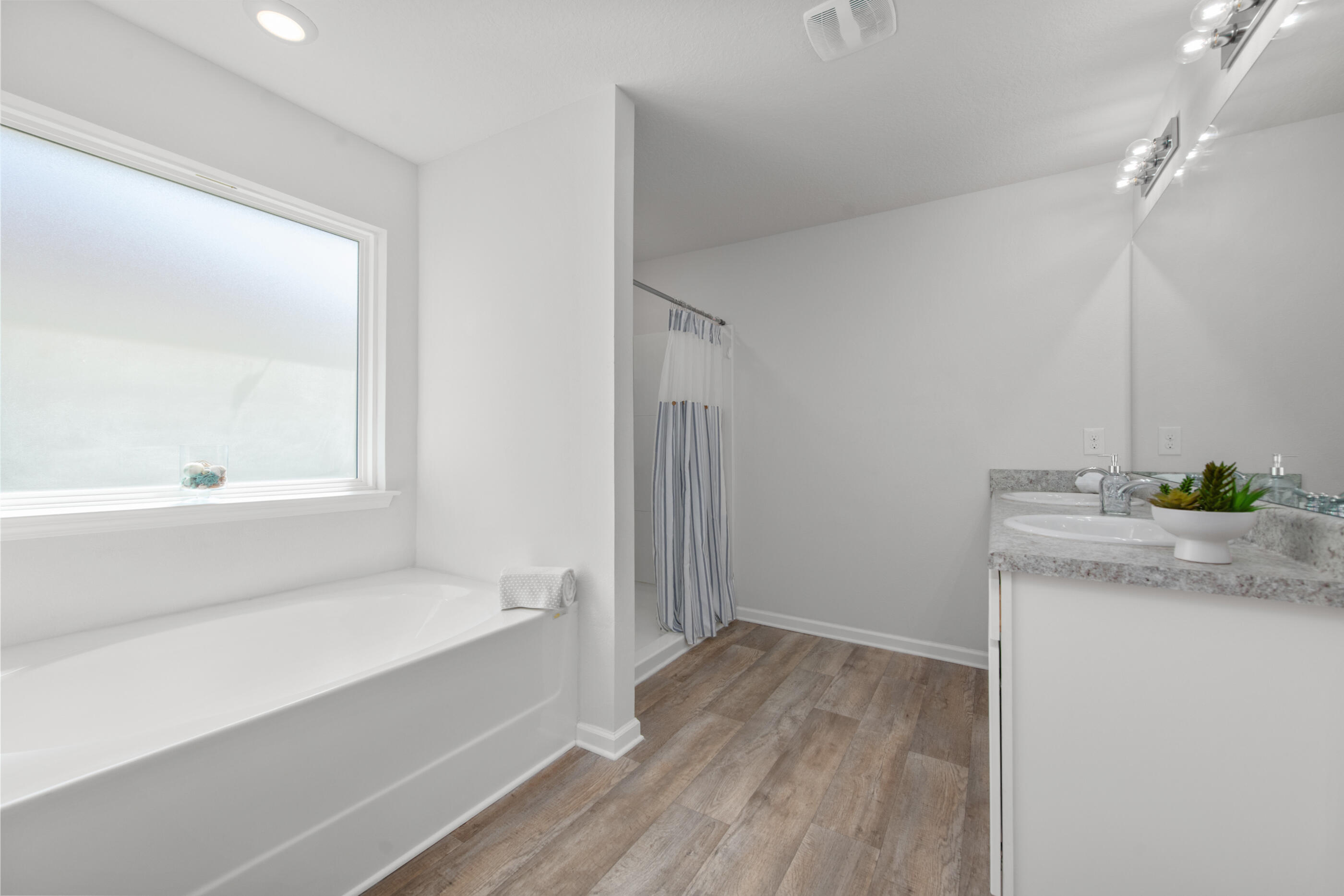 193 This Way Freeport, FL 32439 - Photo 28 of 56 a bathroom with a granite countertop sink a mirror and a bathtub