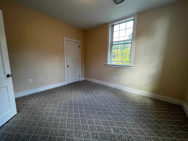 $2,300 | 9 Forest Street, Unit 2, Exeter, NH 03833