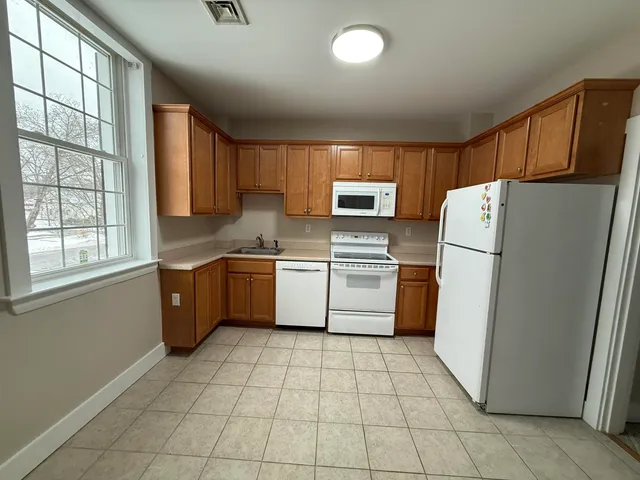 $2,300 | 9 Forest Street, Unit 2, Exeter, NH 03833