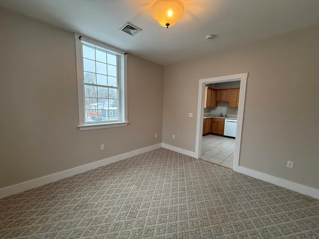 $2,300 | 9 Forest Street, Unit 2, Exeter, NH 03833