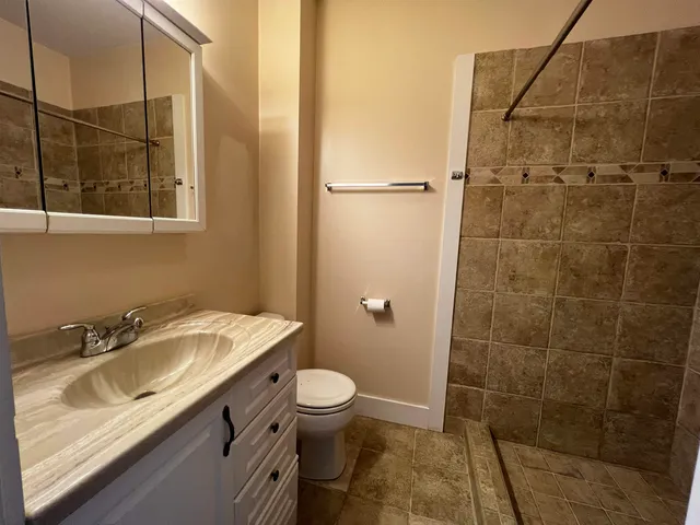 $2,300 | 9 Forest Street, Unit 2, Exeter, NH 03833