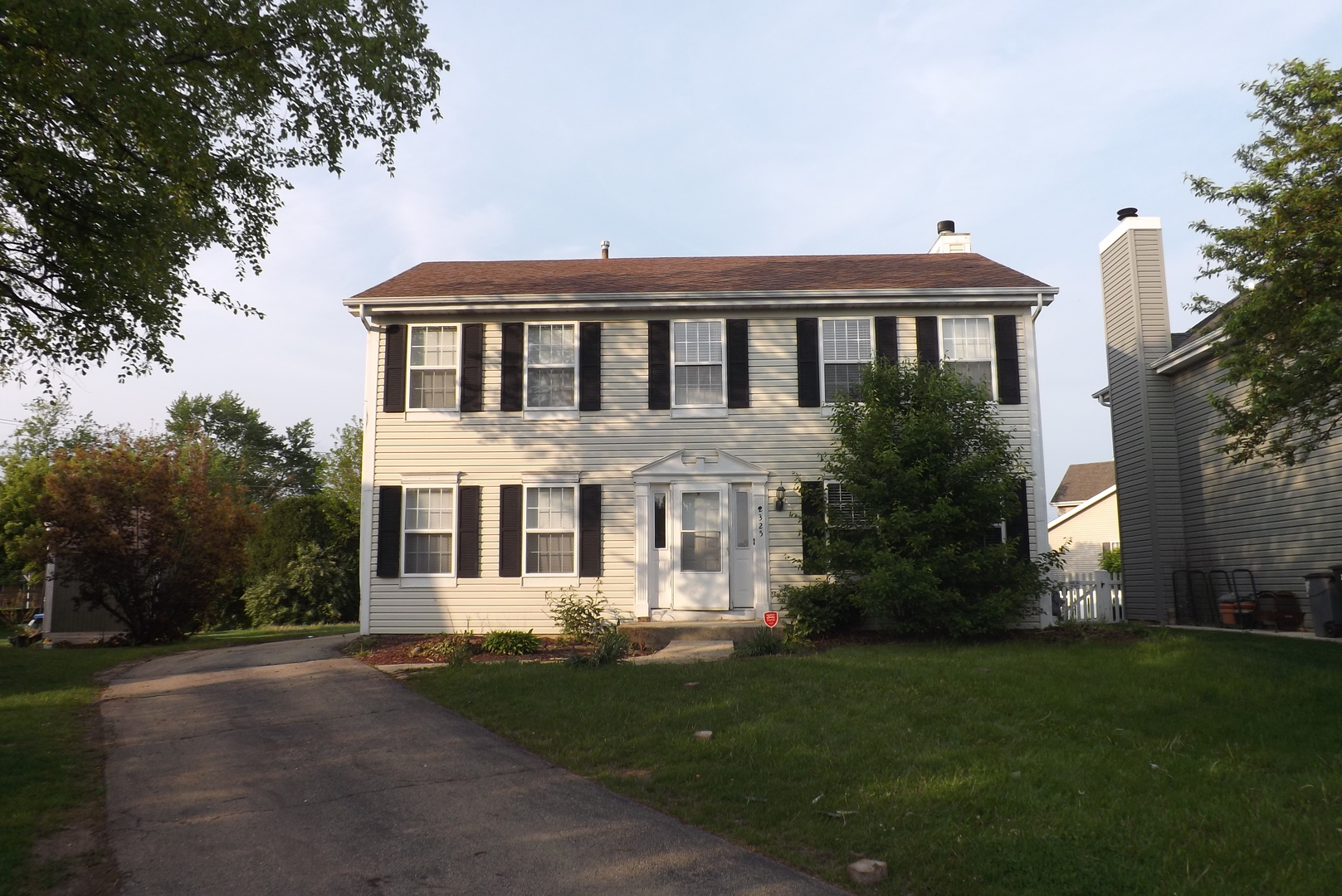 2325 Caton Corner Plainfield, IL 60586 - Photo 1 of 11 a front view of a house with a garden