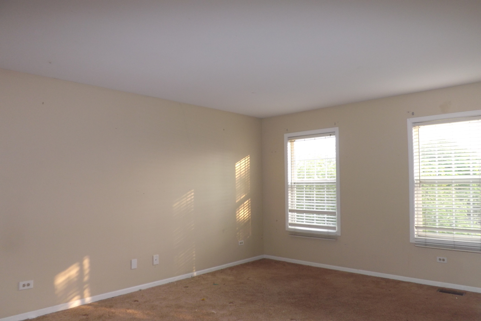 2325 Caton Corner Plainfield, IL 60586 - Photo 7 of 11 an empty room with a window