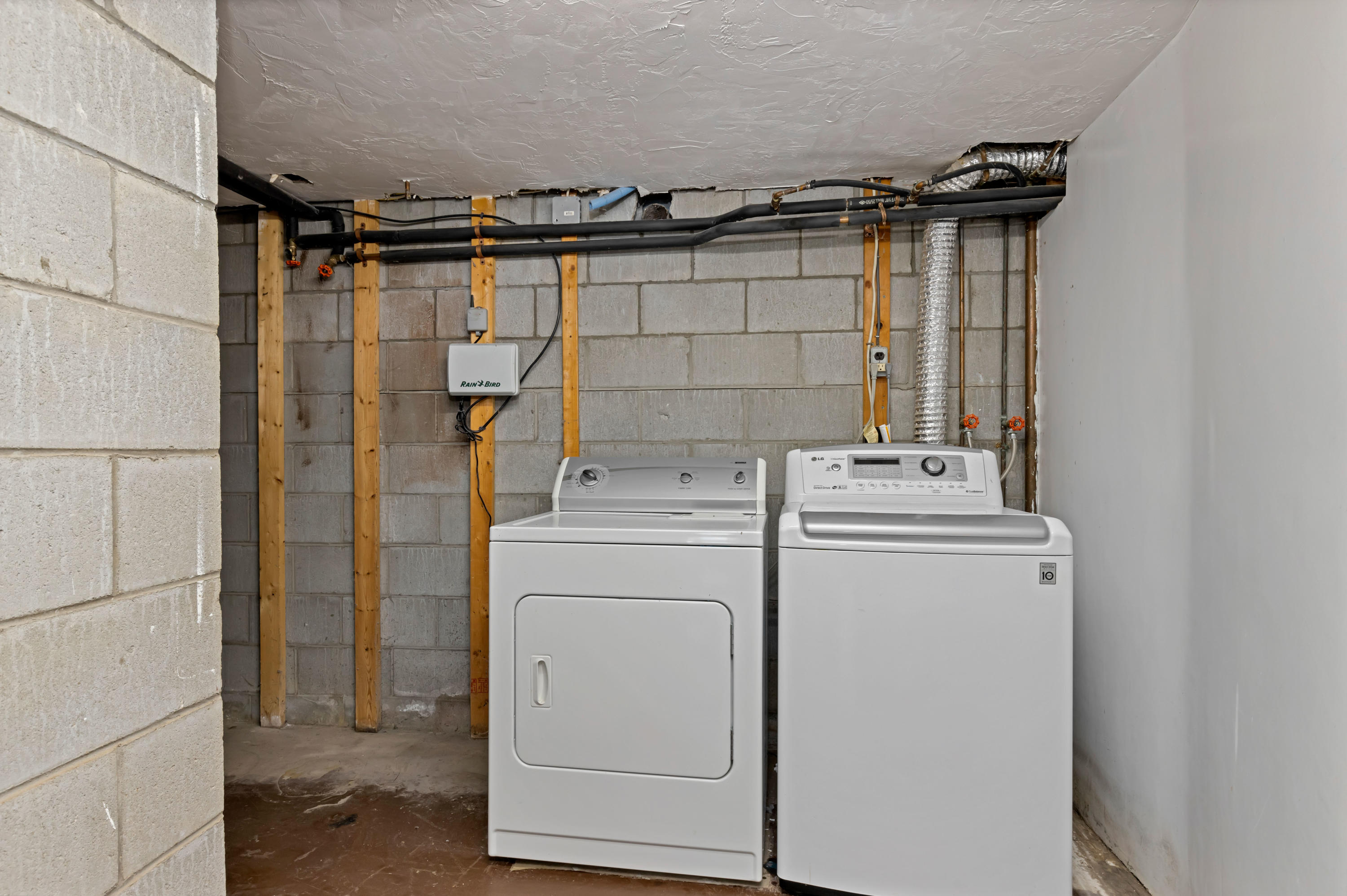 194 Cedar Tree Neck Road Marstons Mills, MA 02648 - Photo 39 of 58 laundry