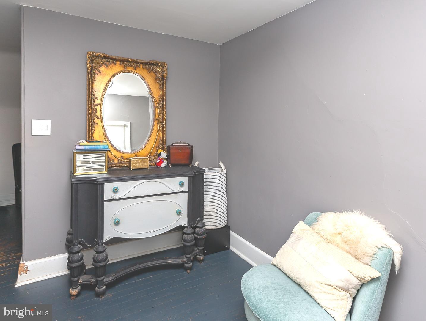 251 Sagamore Road Havertown, PA 19083 - Photo 27 of 41 a room with chair and a mirror