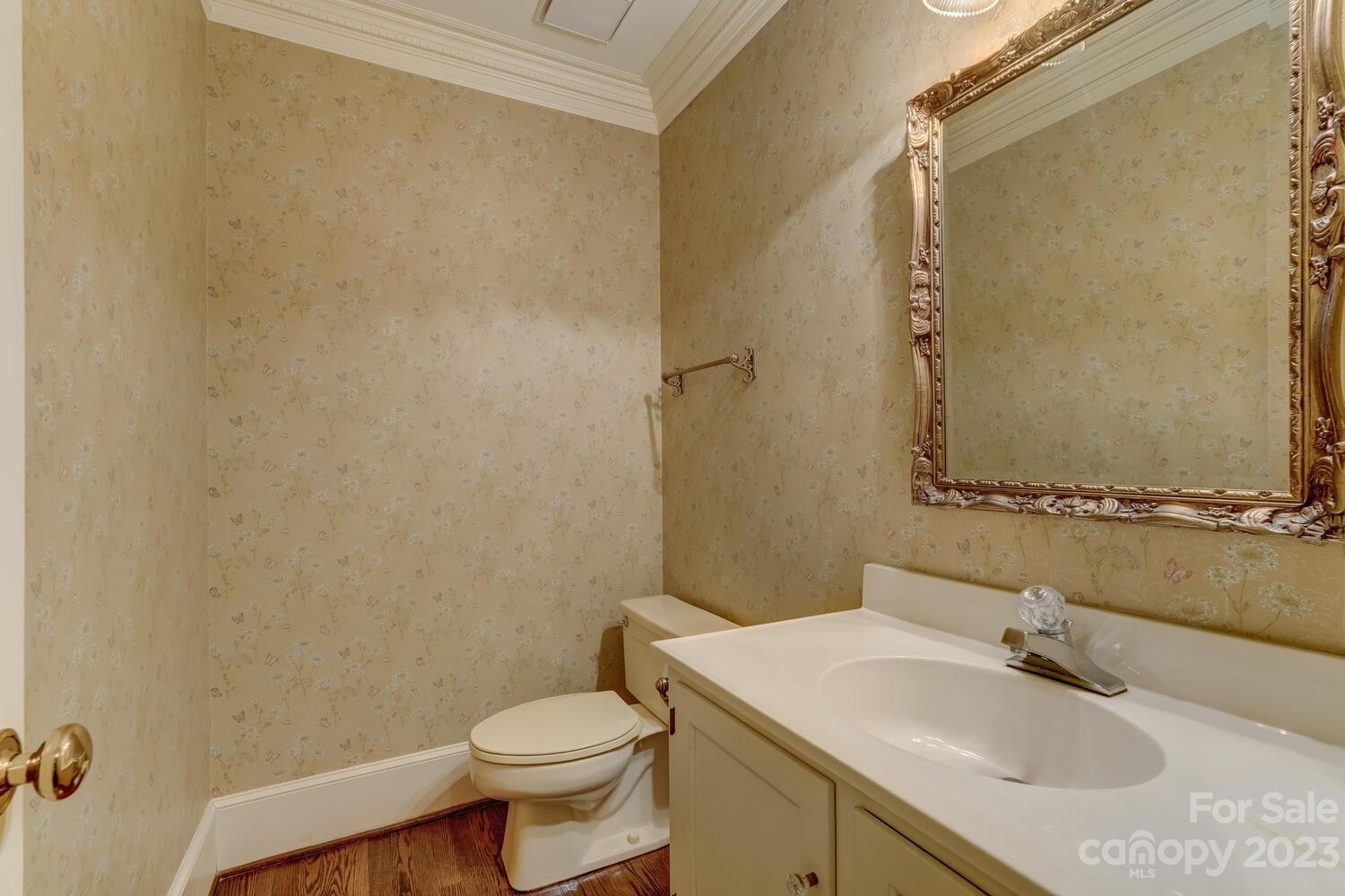 10215 Hanover Glen Road Charlotte, NC 28210 - Photo 20 of 40 a bathroom with a sink toilet and shower