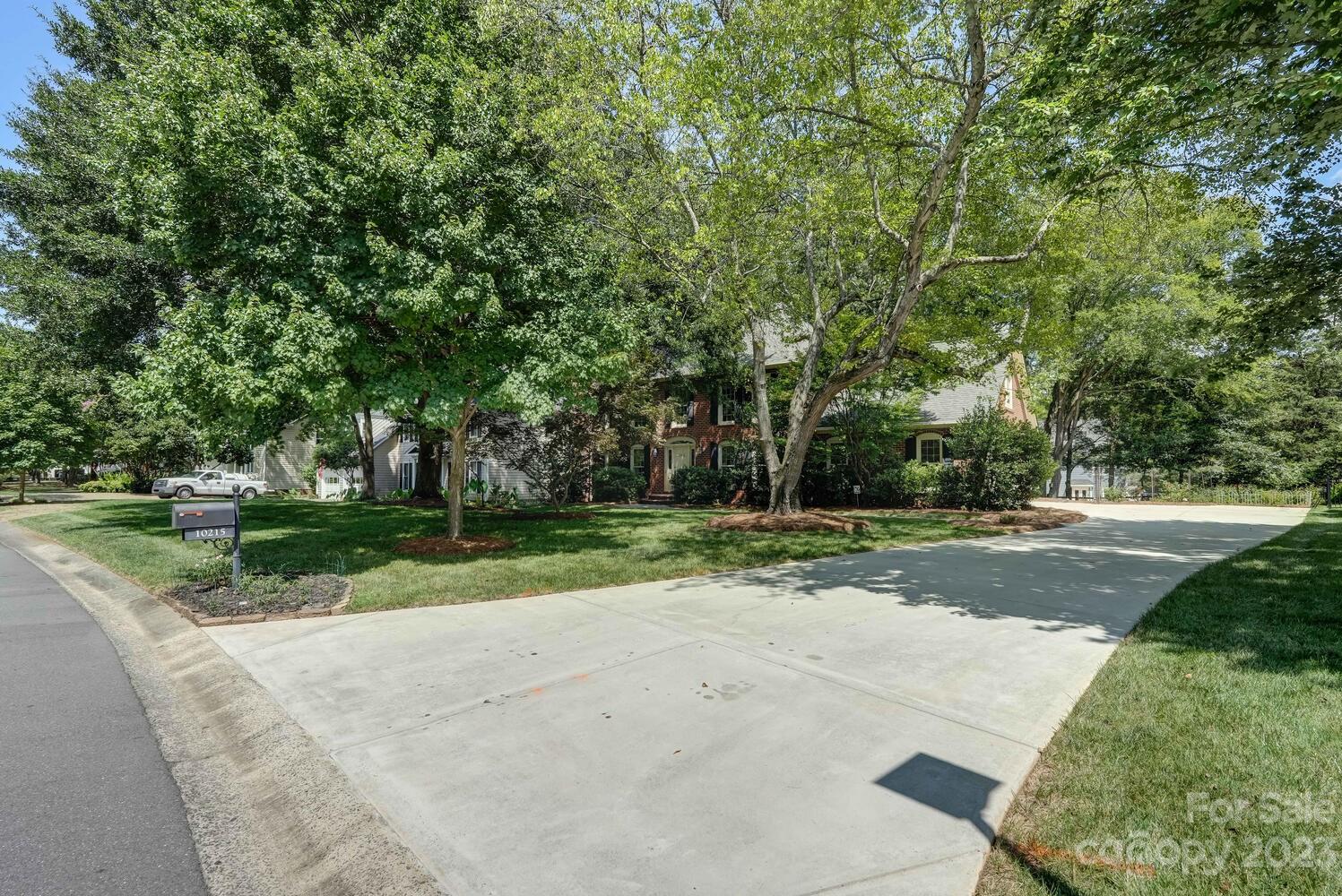 10215 Hanover Glen Road Charlotte, NC 28210 - Photo 34 of 40 a view of a park with large trees
