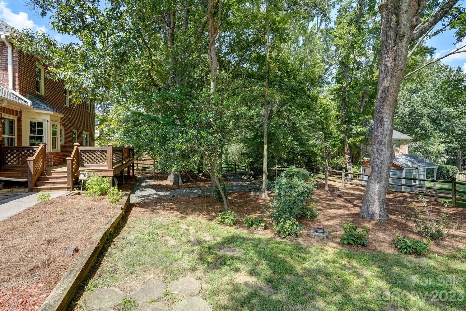 10215 Hanover Glen Road Charlotte, NC 28210 - Photo 35 of 40 a backyard of a house with table and chairs