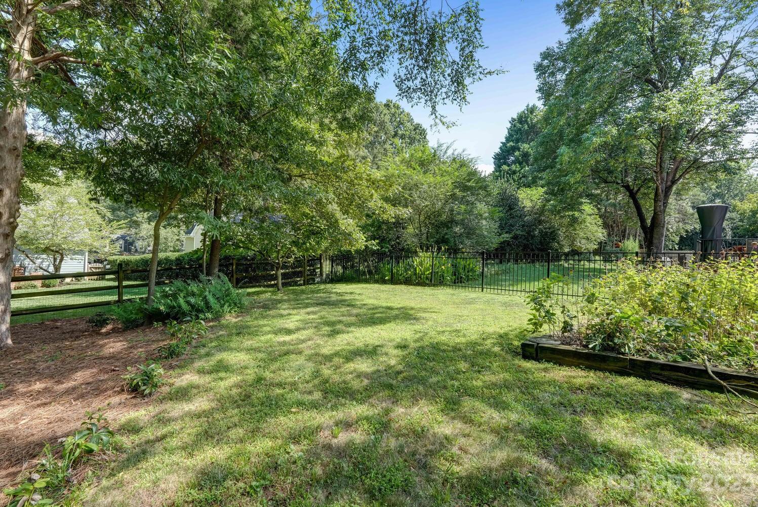 10215 Hanover Glen Road Charlotte, NC 28210 - Photo 40 of 40 a view of a park with large trees