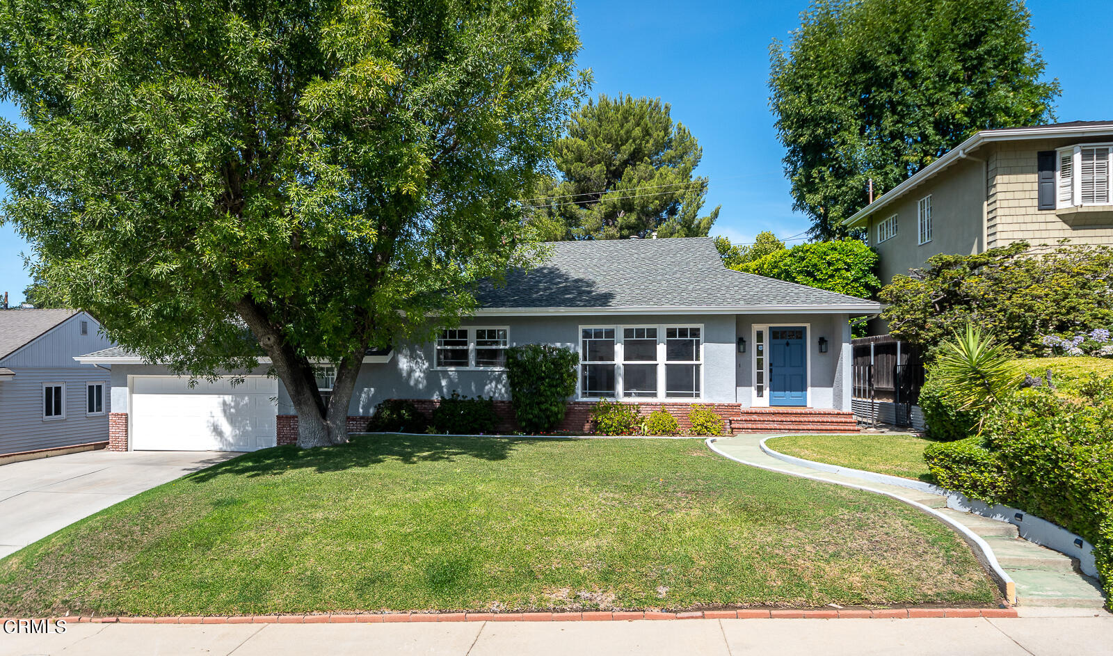 4823 Viro Road La Canada Flintridge, CA 91011 - Photo 2 of 5 front view of a house with a yard