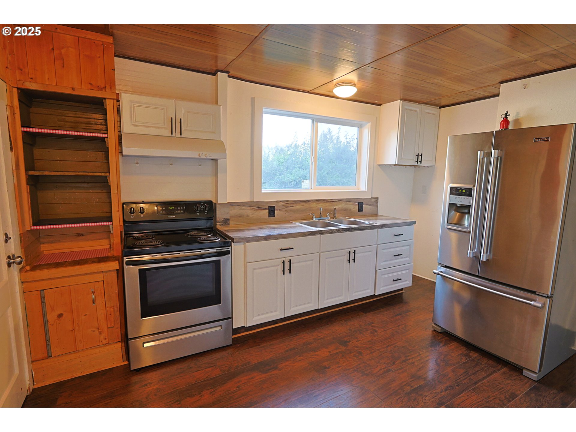 1194 Oregon Avenue Coos Bay, OR 97420 - Photo 12 of 36