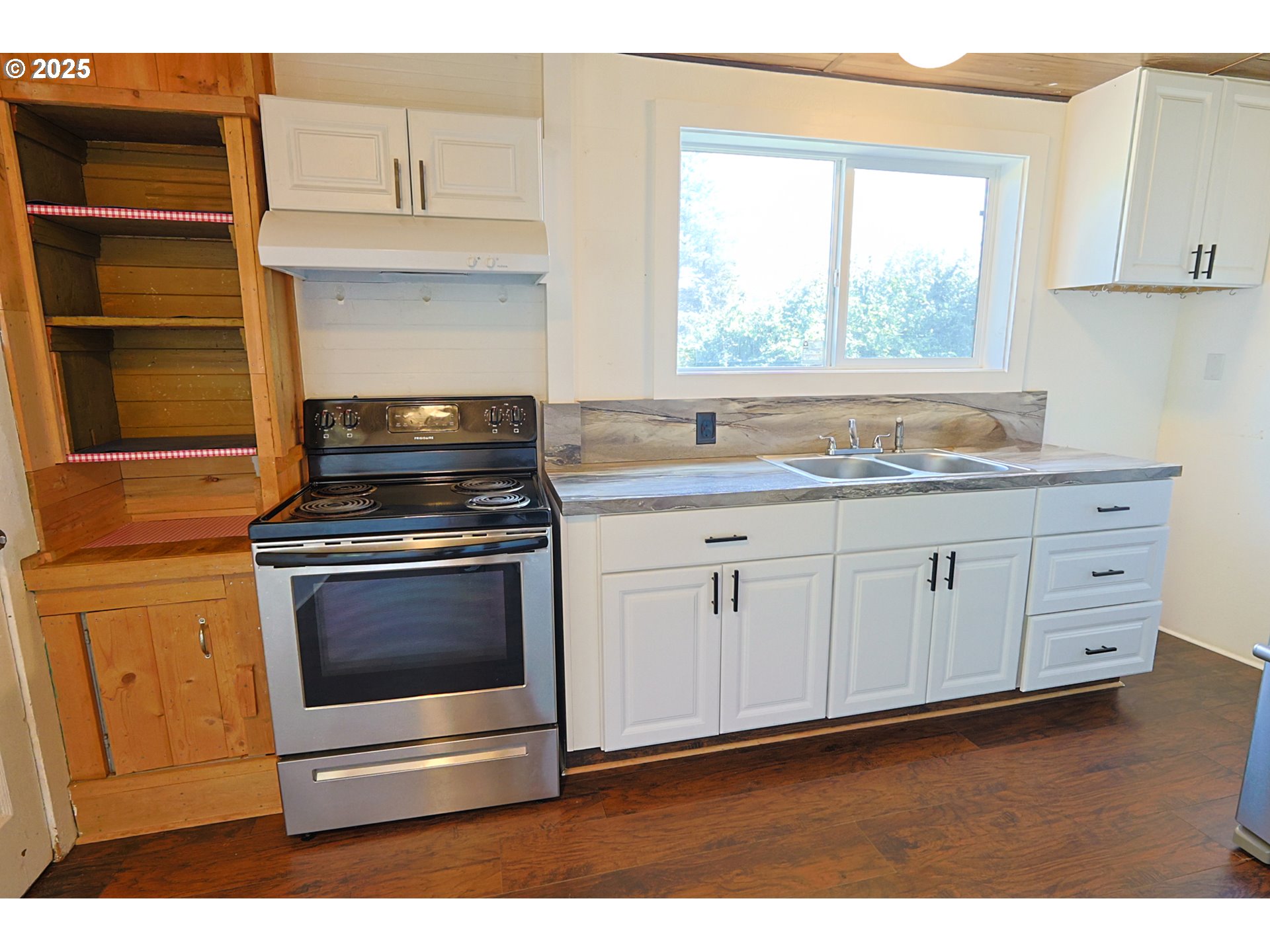 1194 Oregon Avenue Coos Bay, OR 97420 - Photo 13 of 36